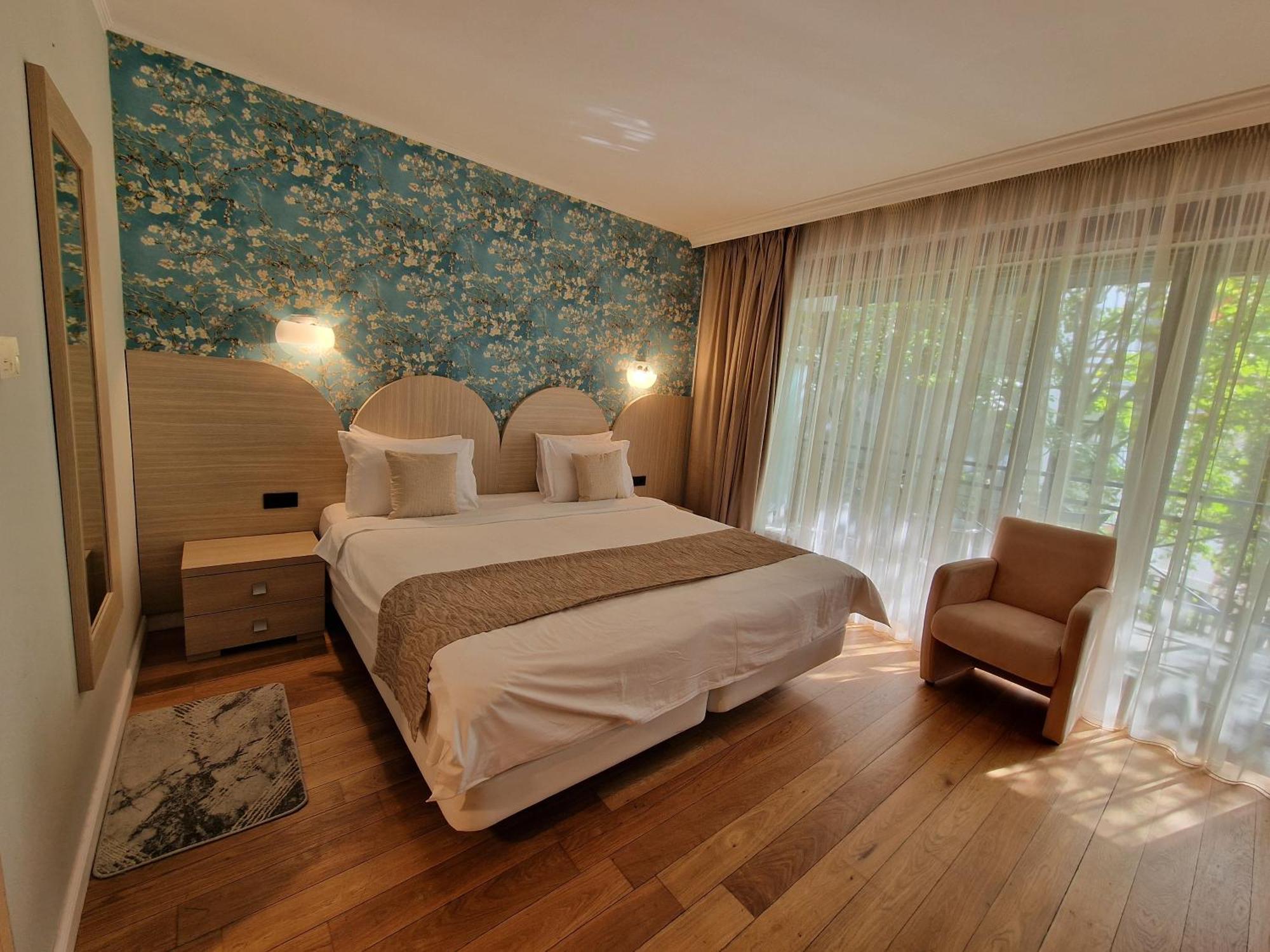Hotel Sunny Hill クルージュ＝ナポカ エクステリア 写真