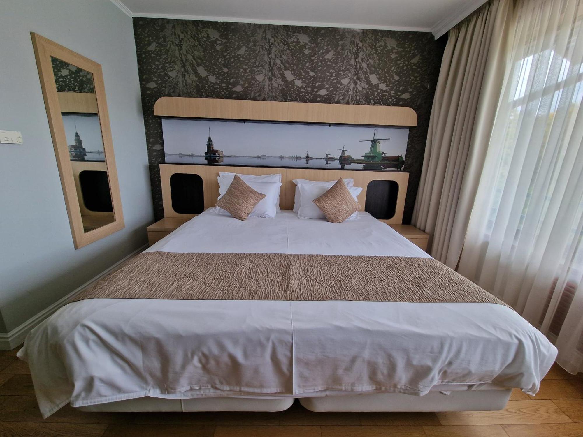 Hotel Sunny Hill クルージュ＝ナポカ エクステリア 写真
