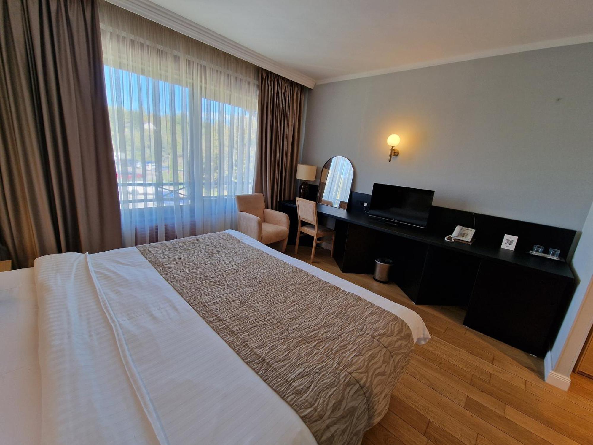 Hotel Sunny Hill クルージュ＝ナポカ エクステリア 写真