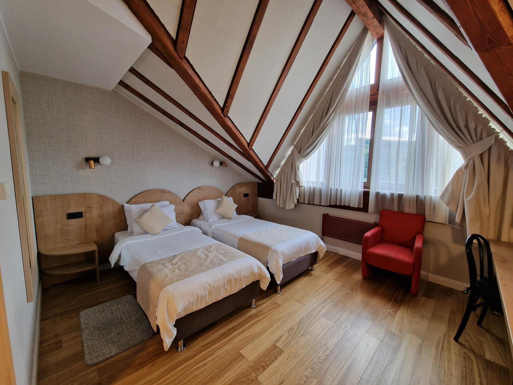 Hotel Sunny Hill クルージュ＝ナポカ エクステリア 写真