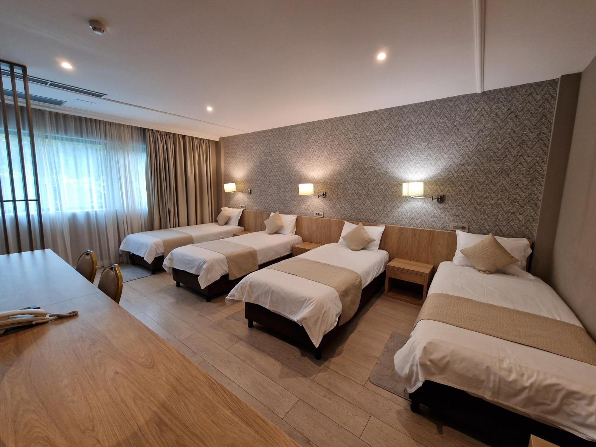 Hotel Sunny Hill クルージュ＝ナポカ エクステリア 写真